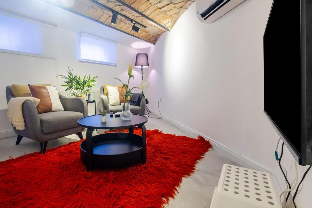 Vibrant Flat 5 Minutes Walk To Istiklal In Beyoglu Apartment Istanbul Ngoại thất bức ảnh