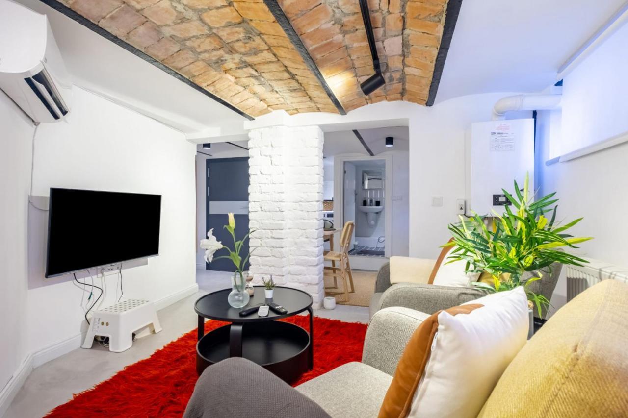 Vibrant Flat 5 Minutes Walk To Istiklal In Beyoglu Apartment Istanbul Ngoại thất bức ảnh